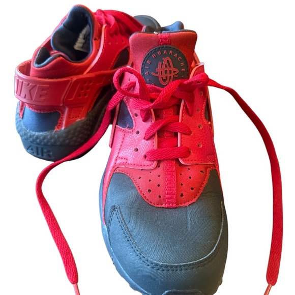 Nike Air Trainer Huarache
"Challenge Red" Mens size 7 or 7Youth - Picture 3 of 9